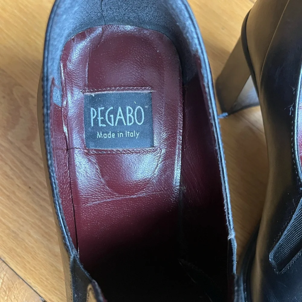 90s vintage Pegabo Black Leather Block Heel Pumps - Picture 4 of 5